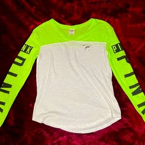 NWOT Victoria’s Secret PINK v-neck long sleeve tee SIZE XS